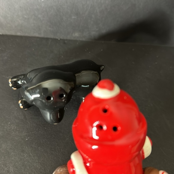 Dog and Fire Hydrant Salt and Pepper Shakers - Picture 4 of 14